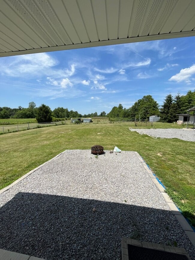 Building Photo - Charming Rural Retreat in Richwood- Fiber Internet Included!