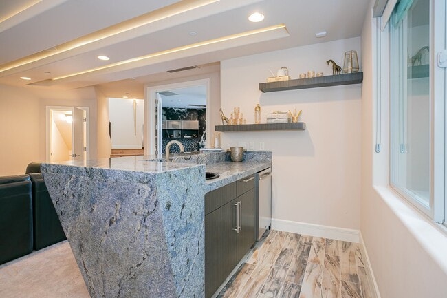 Building Photo - UNUBSTRUCTED VIEWS FROM THIS MACDONALD HIG...