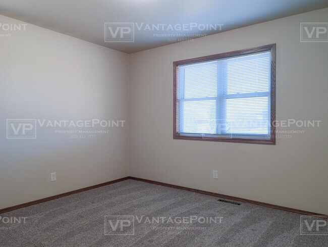 Building Photo - 2250 Daly Dr