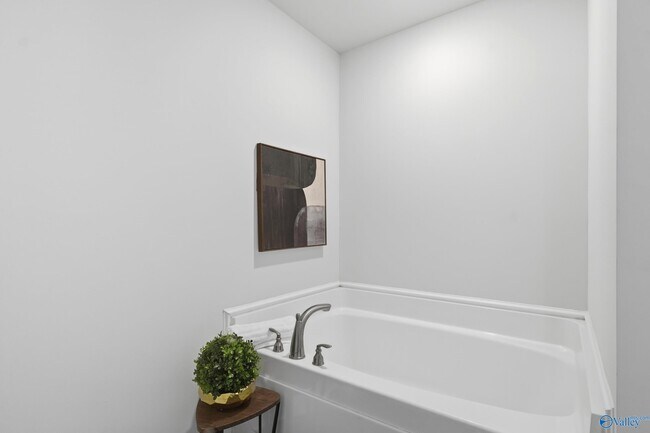 Building Photo - 187 Abercorn Dr