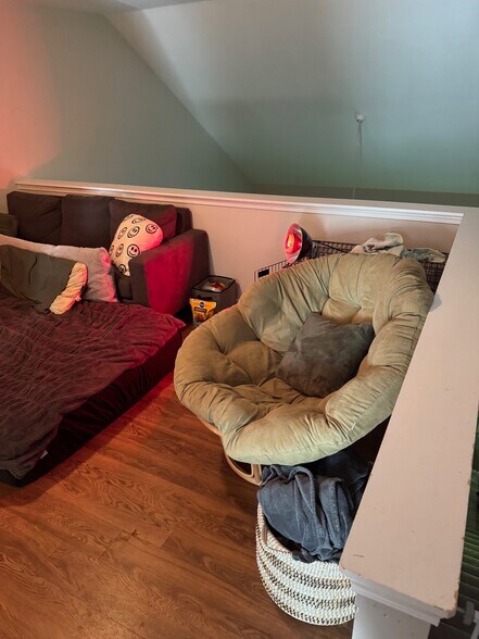 private loft space - 844 Horton Rd