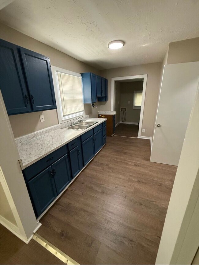 Building Photo - 714 Golfview Dr