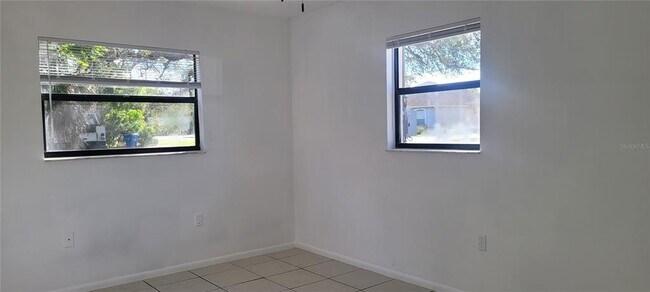 Building Photo - 2461 Dryer Ave