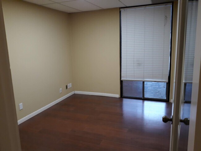 Building Photo - 7514 N Mopac Expy
