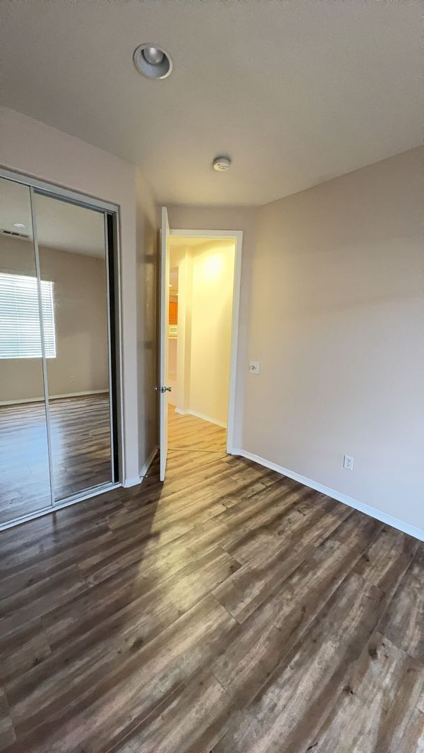 Building Photo - 3 BEDROOM VICTORVILLE HOME