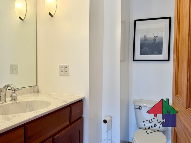 Building Photo - 112 Main St