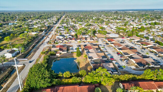 Building Photo - 4782 Sunny Palm Cir