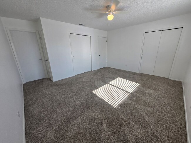 Building Photo - Move in ready!