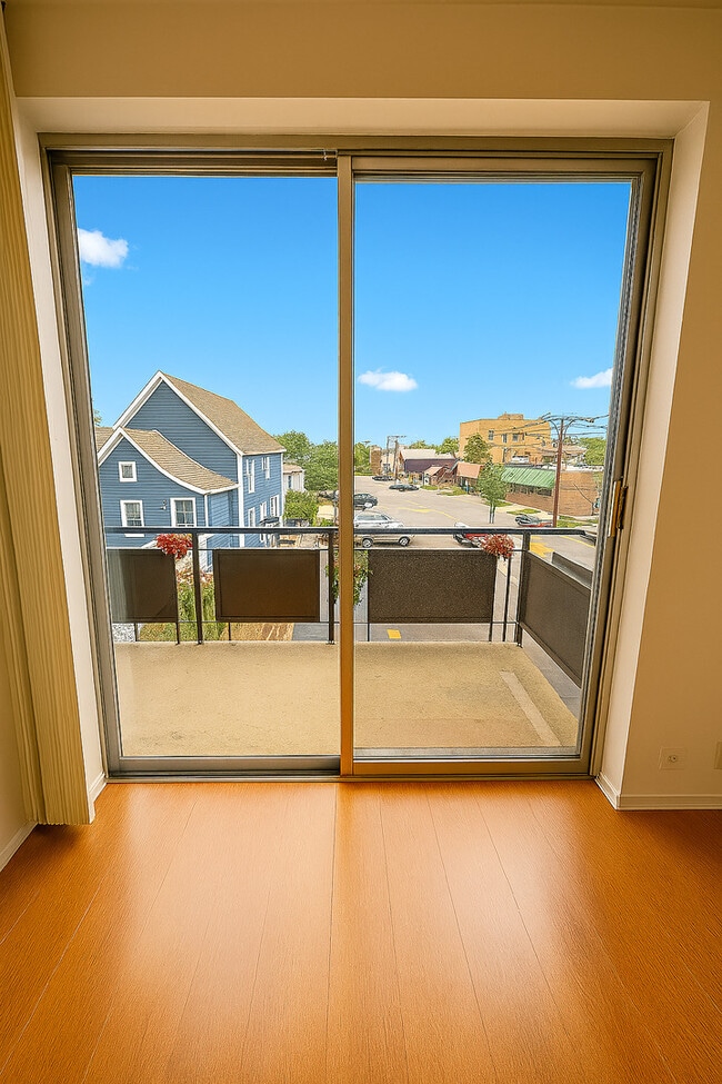 Building Photo - 336 Lathrop Ave