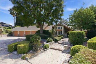 Building Photo - 16682 Oakhurst Cir