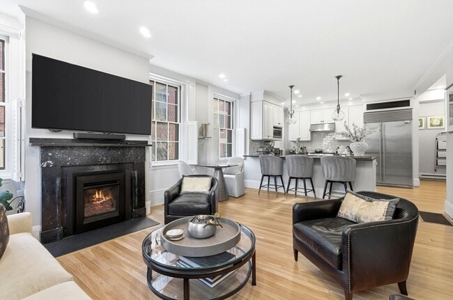 Building Photo - 50 River St