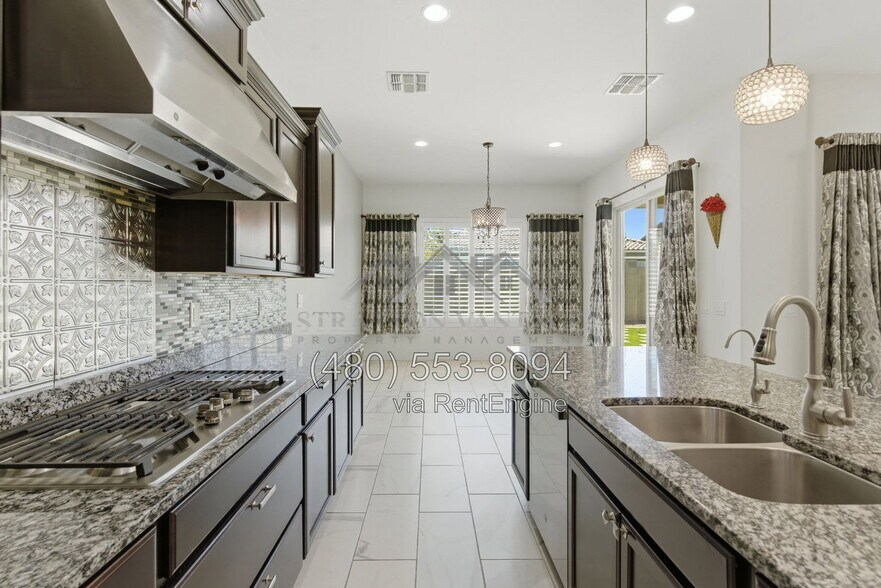 Building Photo - 1083 E Holland Park Dr
