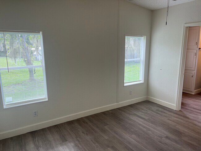 Building Photo - 5486 Williamsburg Ln