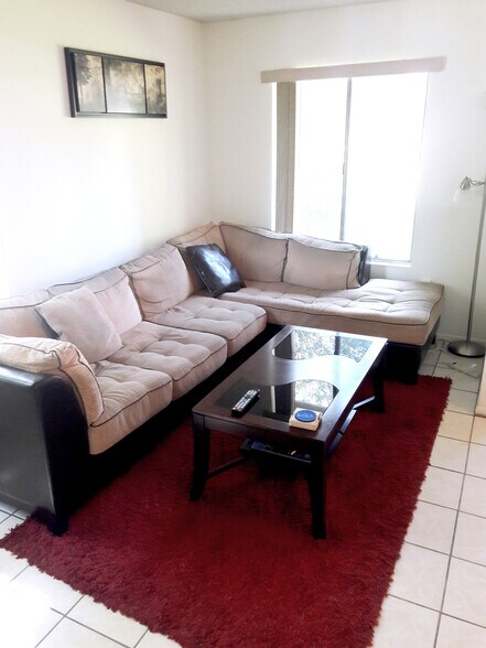 Livingroom - 2339 Lillyvale Ave