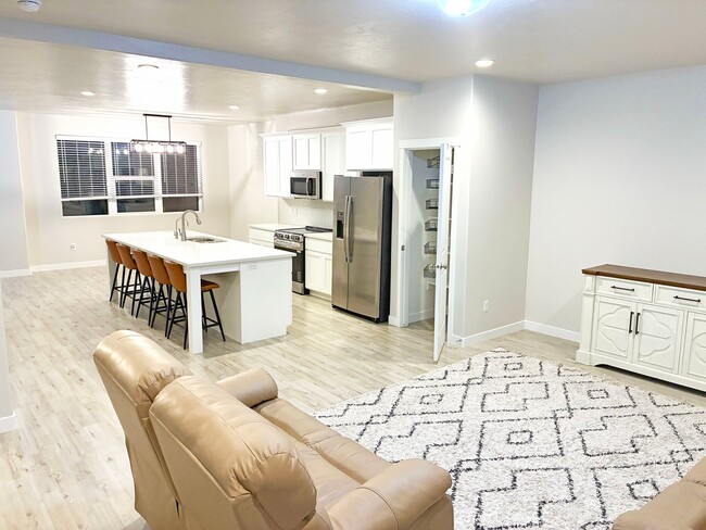 Building Photo - 778 W Bronze Leaf Rd