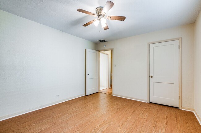 Building Photo - 322 Byrnes Dr