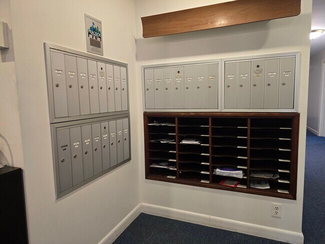 Building Photo - 114 Pleasant St