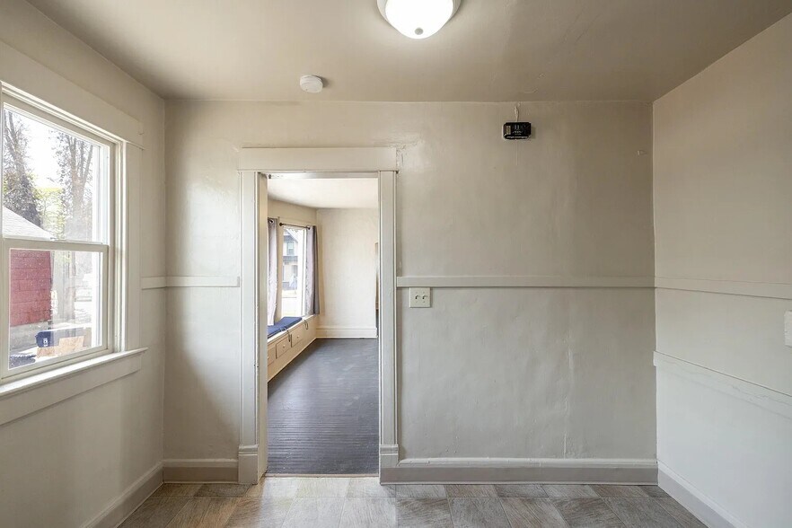 Building Photo - 1111 E Augusta Ave