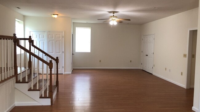 Building Photo - Very large 2 bedroom Rambler in Park Hall, MD