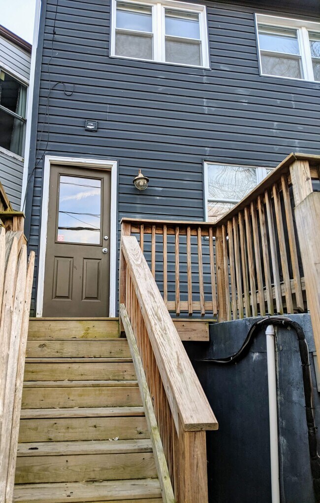 Building Photo - 627 Lamont St NW