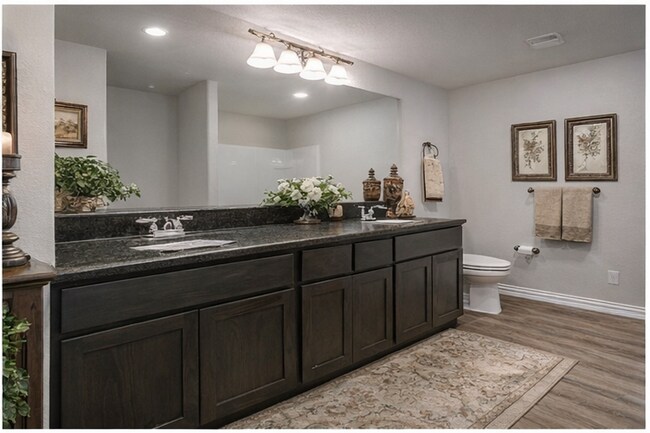 Building Photo - 3 bedroom 2 Bath home Move In Ready