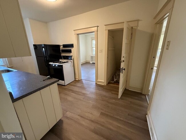 Building Photo - 305 W Wayne Ave