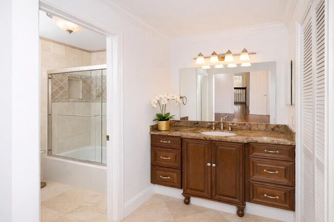 Building Photo - 1524 SE 12th St