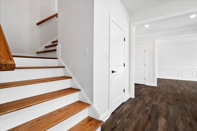 Building Photo - 413 Weston Park
