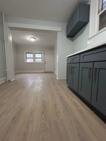 Building Photo - 243 Smith St