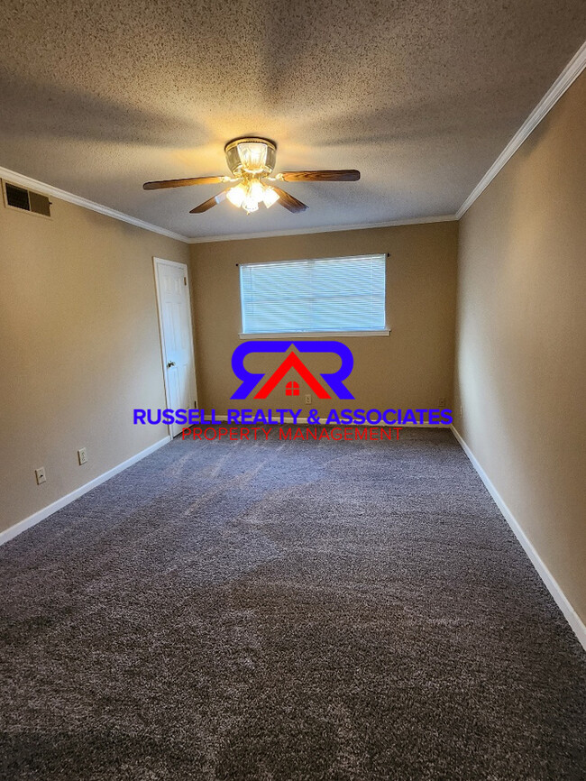 Building Photo - One Level Condo- 1BR-1BA