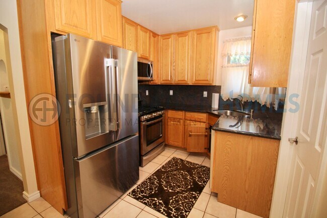 Building Photo - 130 Suffield Ave