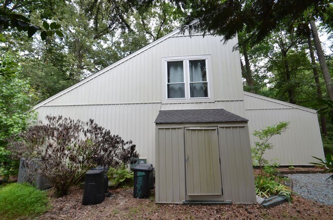 Building Photo - Ranch with bonus upstairs Fearrington Dream Home!