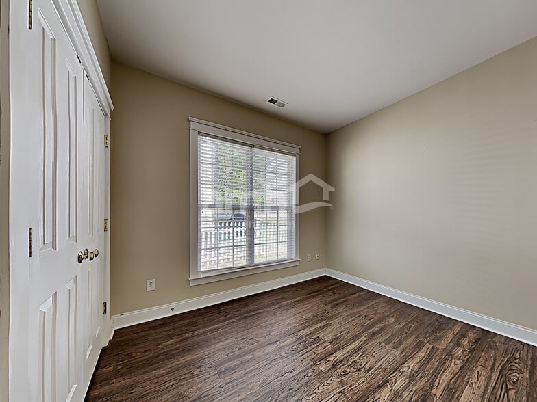 Building Photo - 13640 Swinton Rd