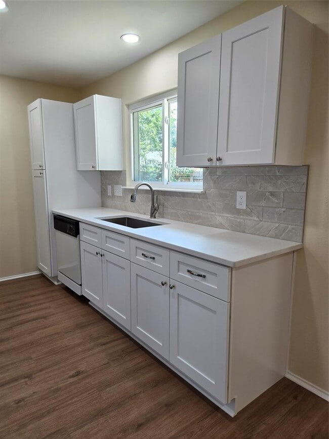 Building Photo - 6704 Clubway Ln