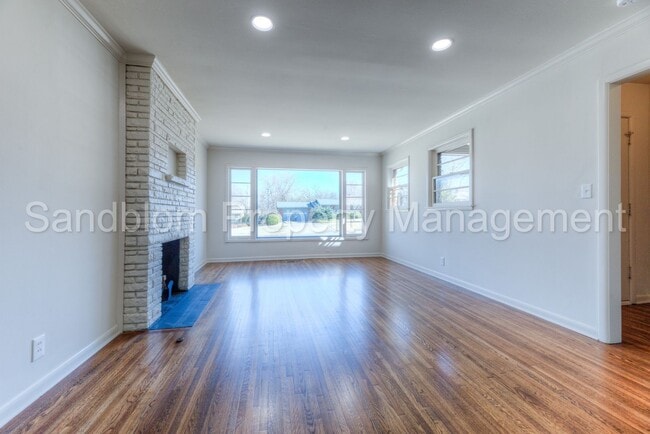 Building Photo - 4012 S Toledo Ave