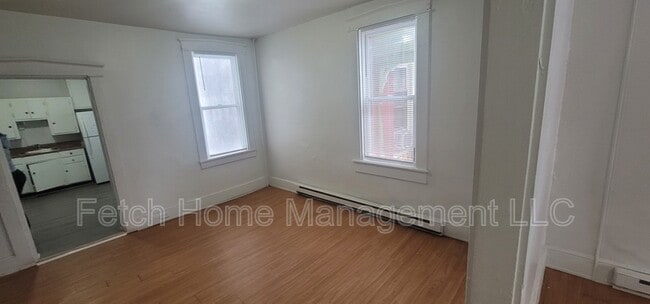 Building Photo - 438 E Strawberry St