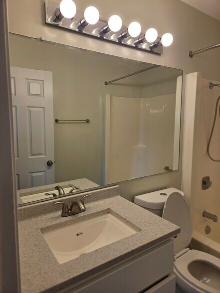 Building Photo - 7030 Park Lane Ct