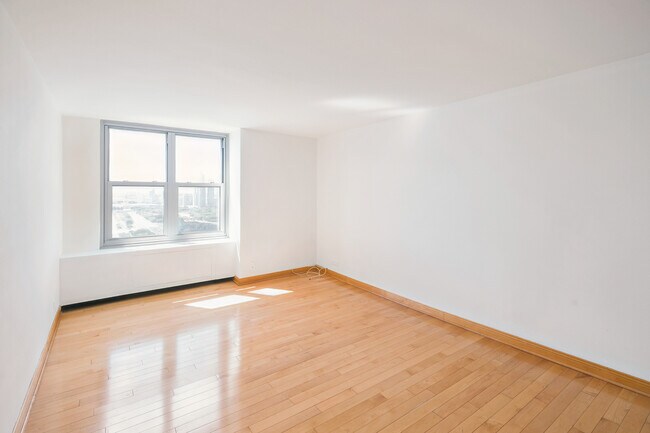 Building Photo - 400 E Randolph St