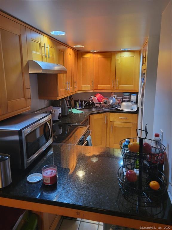 Building Photo - 60 Strawberry Hill Ave