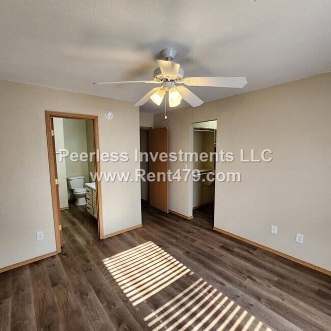Building Photo - 844 Lariat St