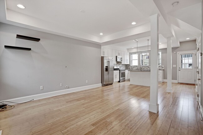 Building Photo - Recently Renovated Row House - H St Corrid...