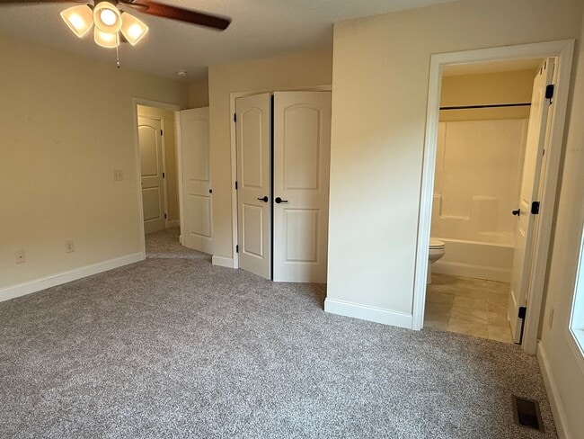 Building Photo - 704 Grays Pointe Ct