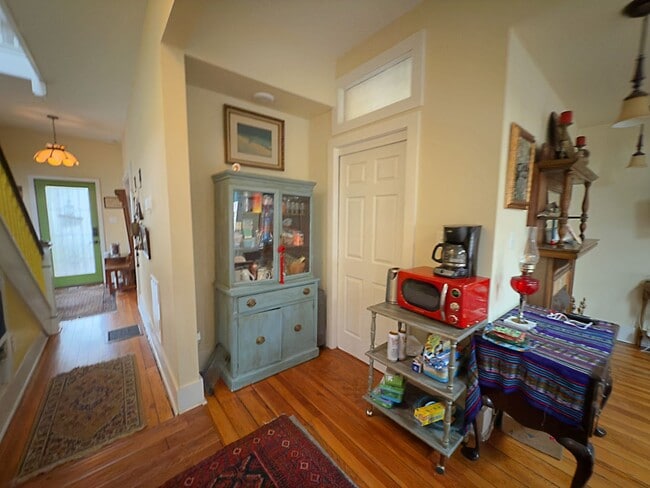 Building Photo - 6-8 month rental in Knoxville a fully furn...