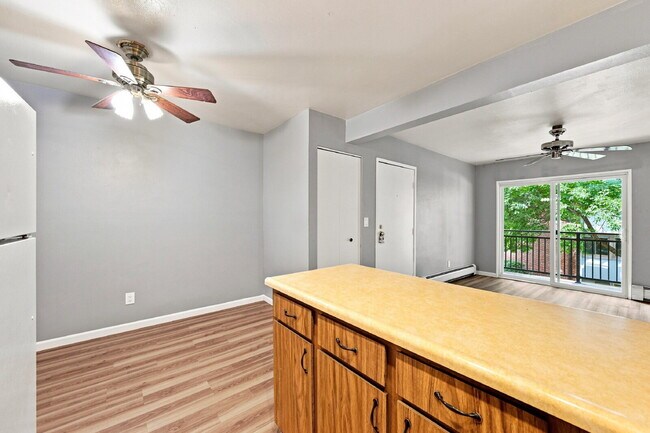 Building Photo - $1,340.95 - 1 Bed, 1 Bath Condo in Denver with In Unit Laundry!