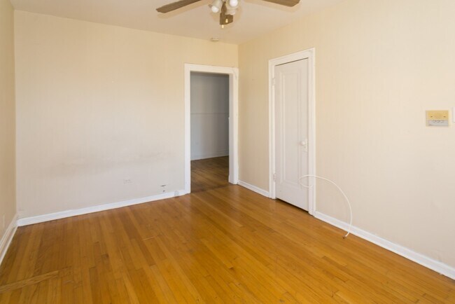 Building Photo - 4409 N Kenneth Ave