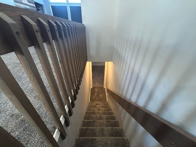 Building Photo - MOVE IN SPECIAL-- DECEMBER RENT FREE--Wonderful Single-Family Home in The Highland Area