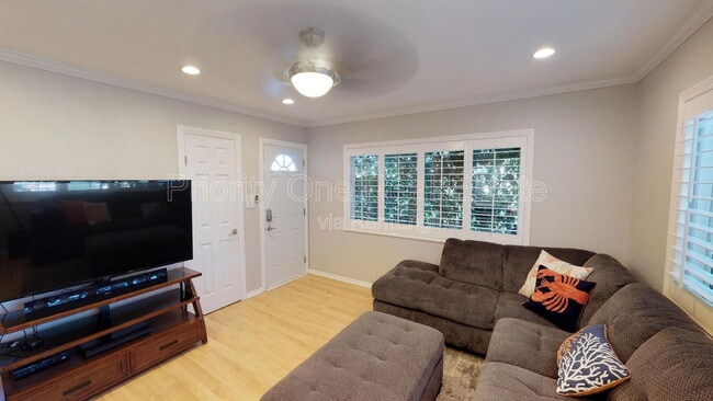 Building Photo - 4102 Ingraham St