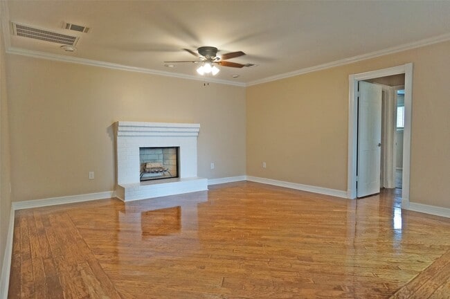 Building Photo - 1922 Westlake Way