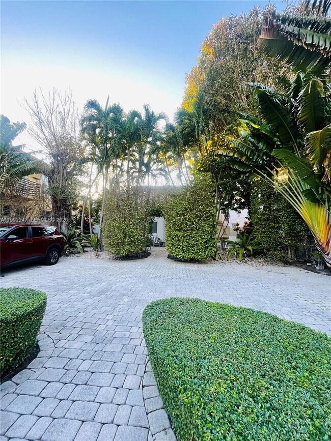 Building Photo - 8036 Harding Ave