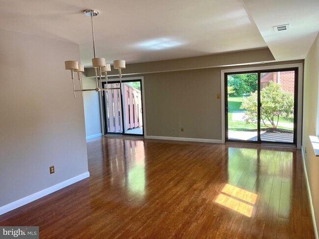 Building Photo - 306 Worthington Dr